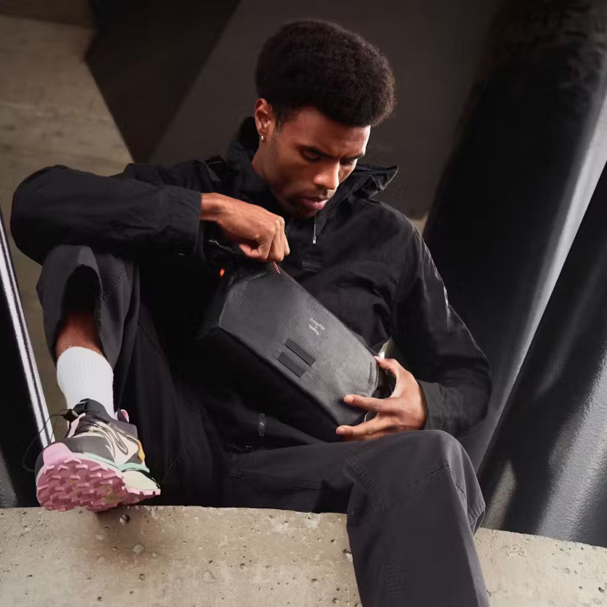 Carryology x Bellroy Chimera Sling - Image 3