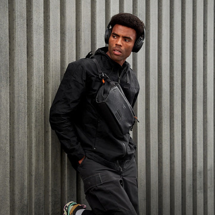 Carryology x Bellroy Chimera Sling - Image 2