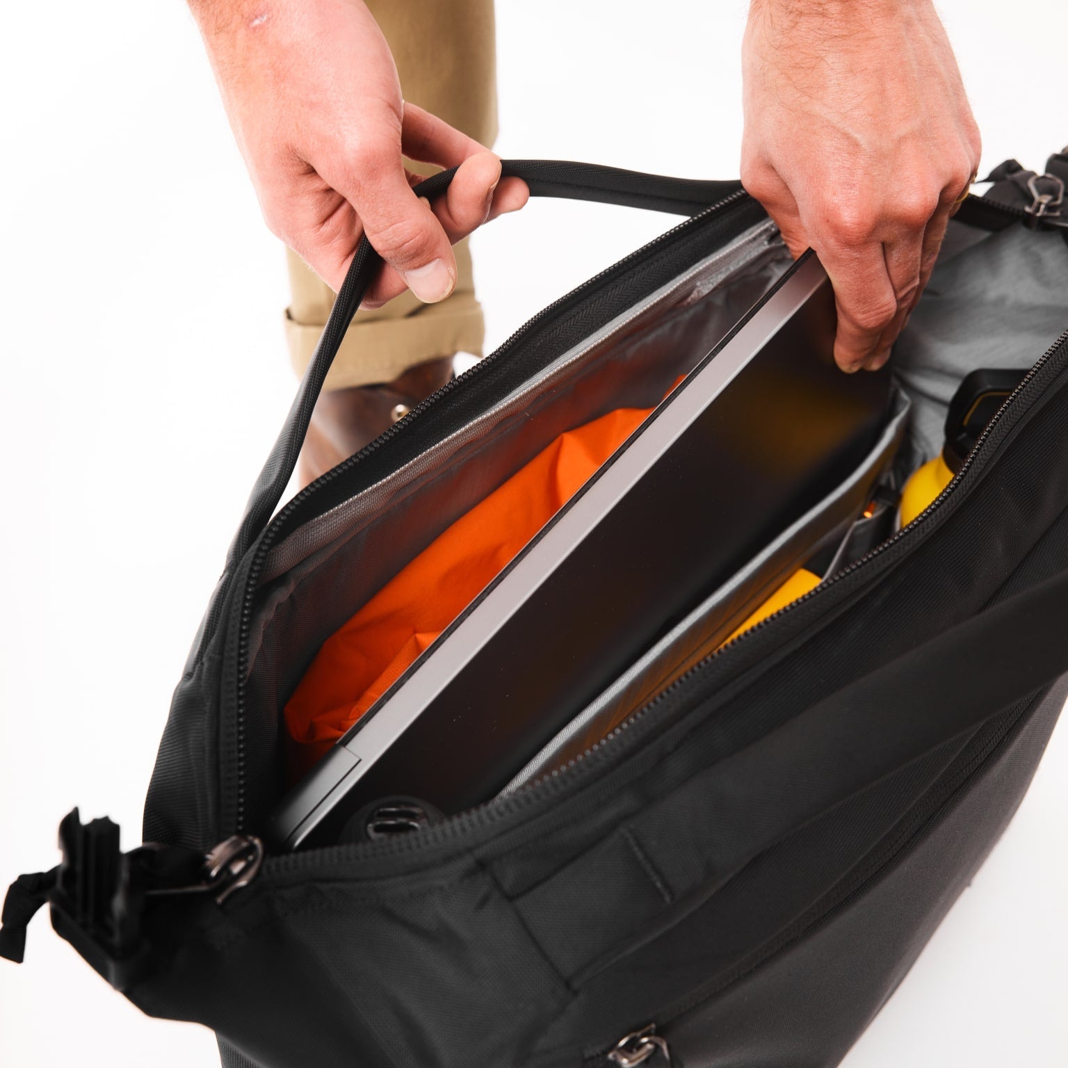 Transit Briefcase 20L - Image 13